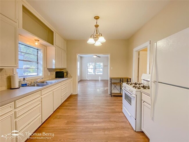 Building Photo - 2807 Russell Ave