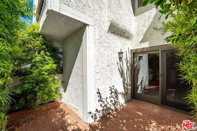 Building Photo - 17087 Palisades Cir