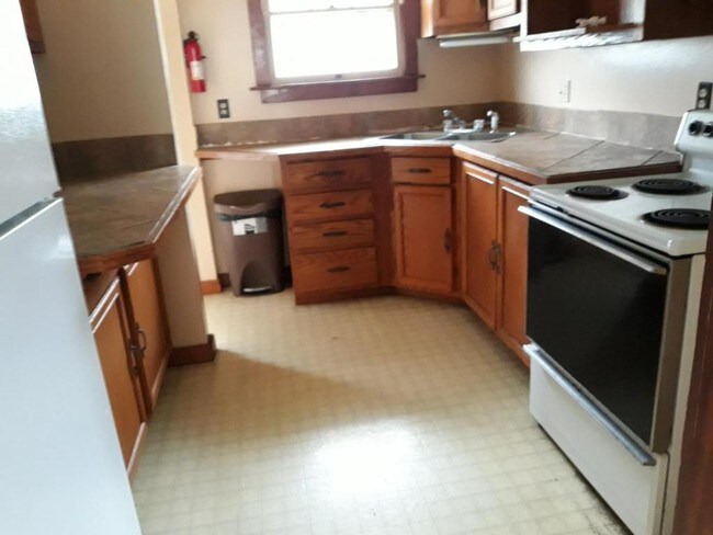 Building Photo - 2112 E Division St.