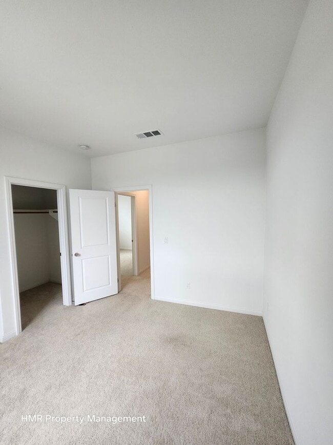 Building Photo - Beautiful two story 5 bedroom in ontario R...