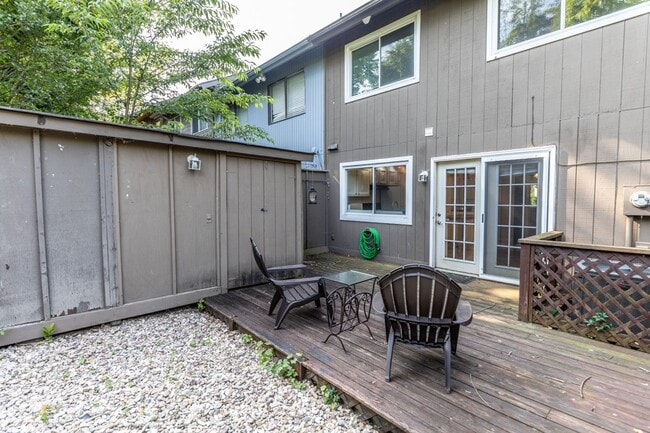 Building Photo - 110 Woodlake Dr