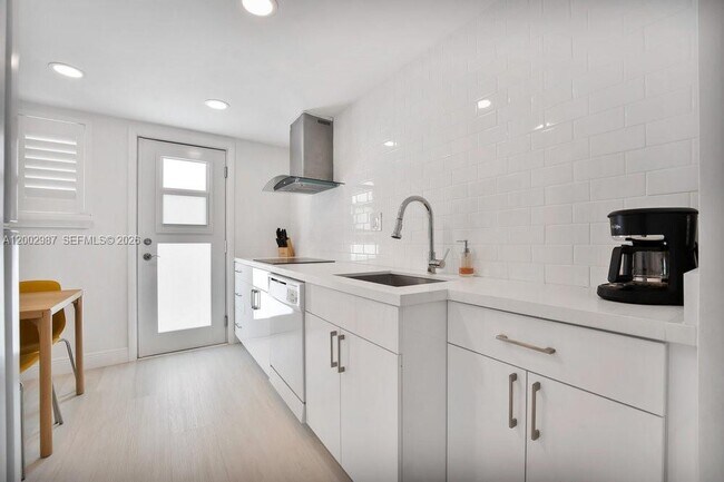 Building Photo - 240 Galen Dr