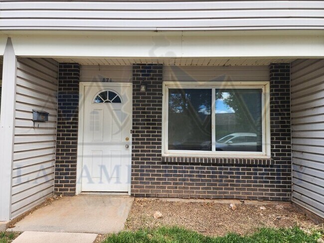 Building Photo - 871 N 8th St