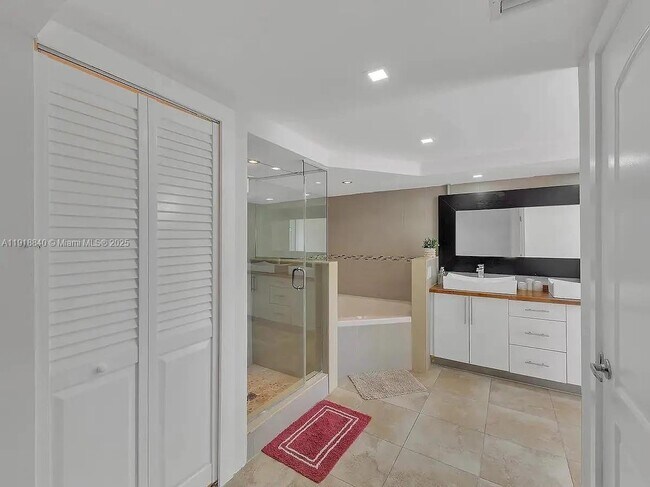 Building Photo - 715 Hollywood Blvd