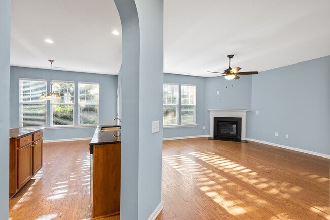 Building Photo - 3 Bed 2.5 Bath Home located in Heritage Hills, Wake Forest