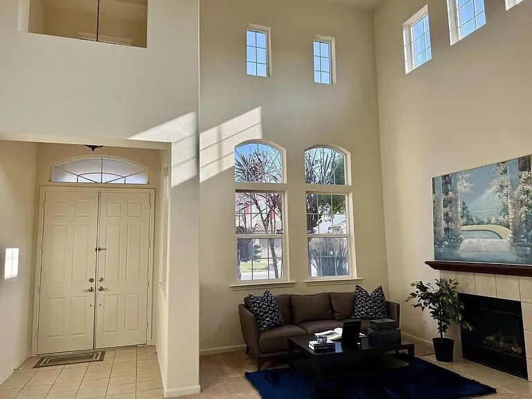 Building Photo - 3017 Roslyn Dr