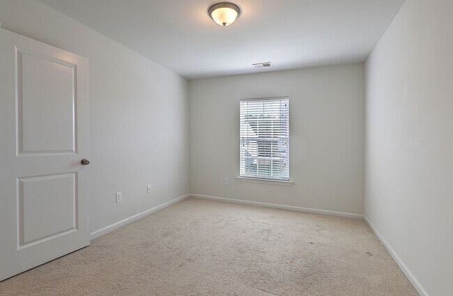 Building Photo - Cane Bay