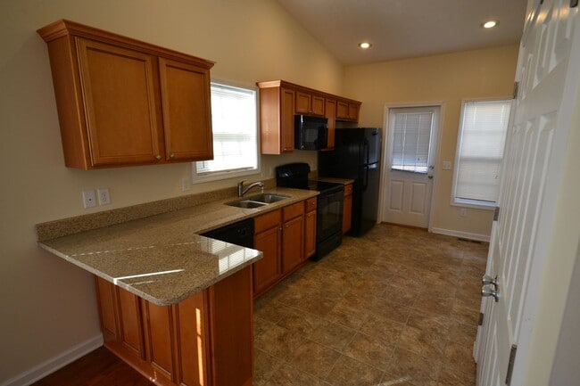 Building Photo - Modern 2 bedroom Apartment with One-Level Living