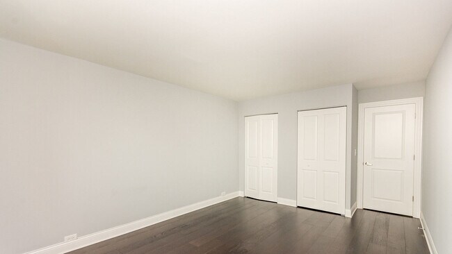 Building Photo - 1255 N Sandburg Terrace