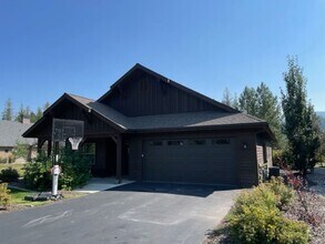 Building Photo - Executive Home in Dover Bay