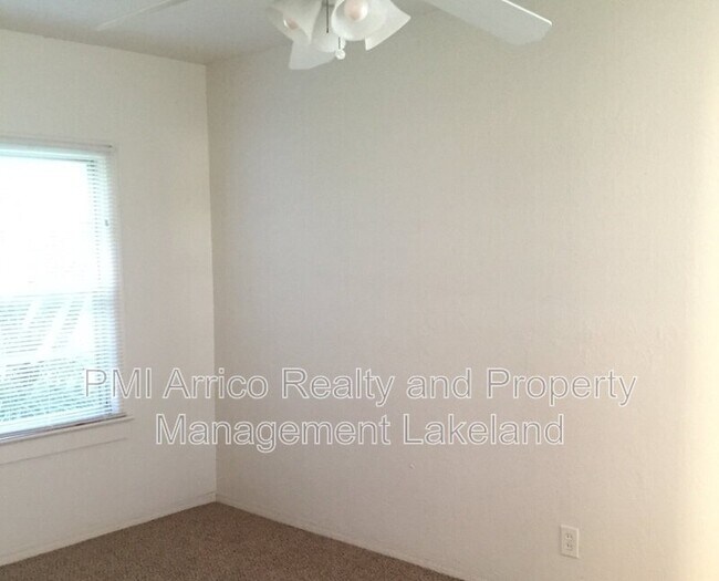 Building Photo - 124 Bassedena Cir S