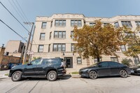 Building Photo - North Lincoln Square - 2 Bed / 1 Bath - In...