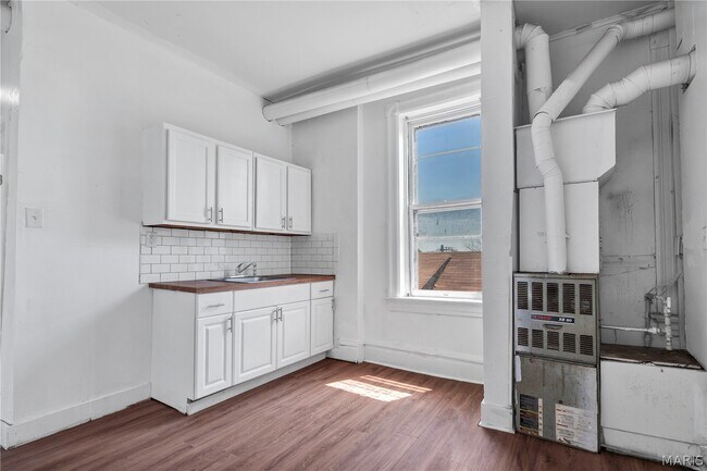 Building Photo - 824 Canaan Ave