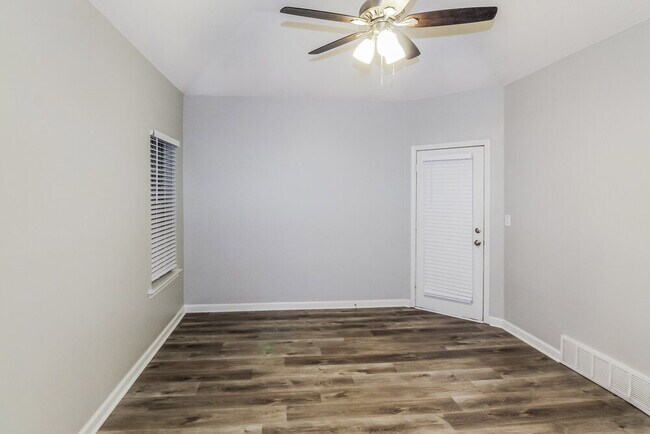 Building Photo - 7138 Queens Crown Ct