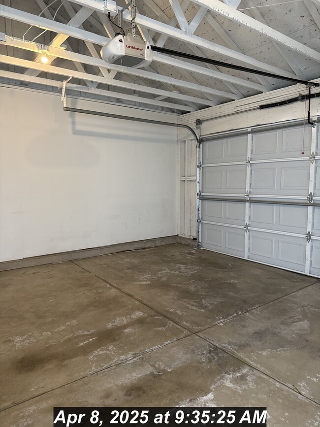 Building Photo - 4004 Blue Pine Ln