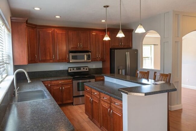 Building Photo - $2,400 | 3 Bedroom, 3.5 Bathroom Multi Flo...