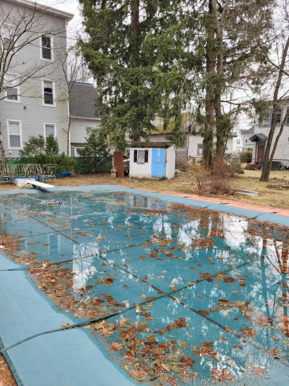 Building Photo - 2060 Elm St