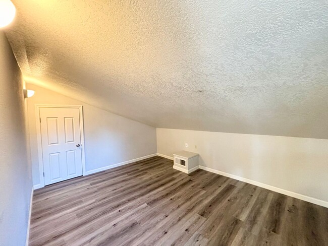 Building Photo - N. Merced: $2279 4 bedroom 2.5 bath home n...