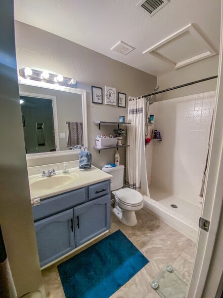 Building Photo - 6262 E Brown Rd