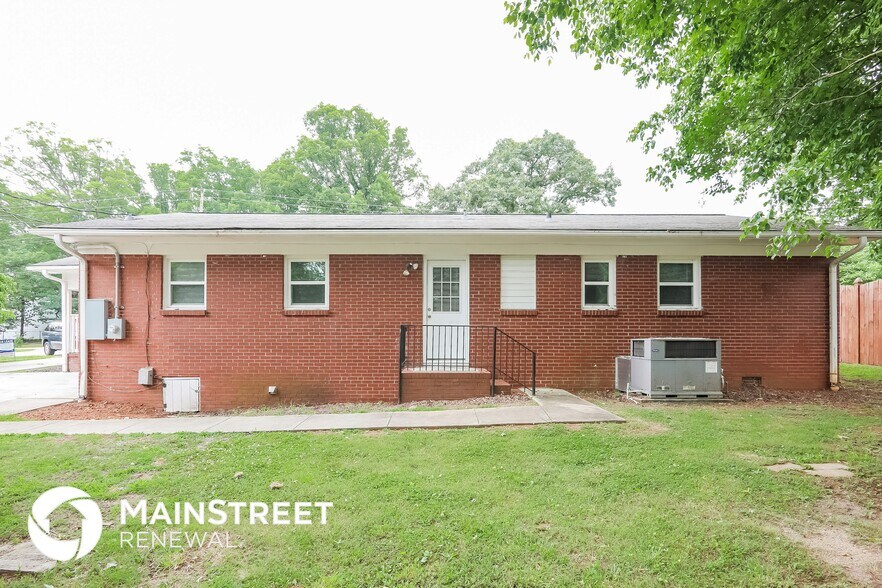 Building Photo - 2401 Atwood Rd