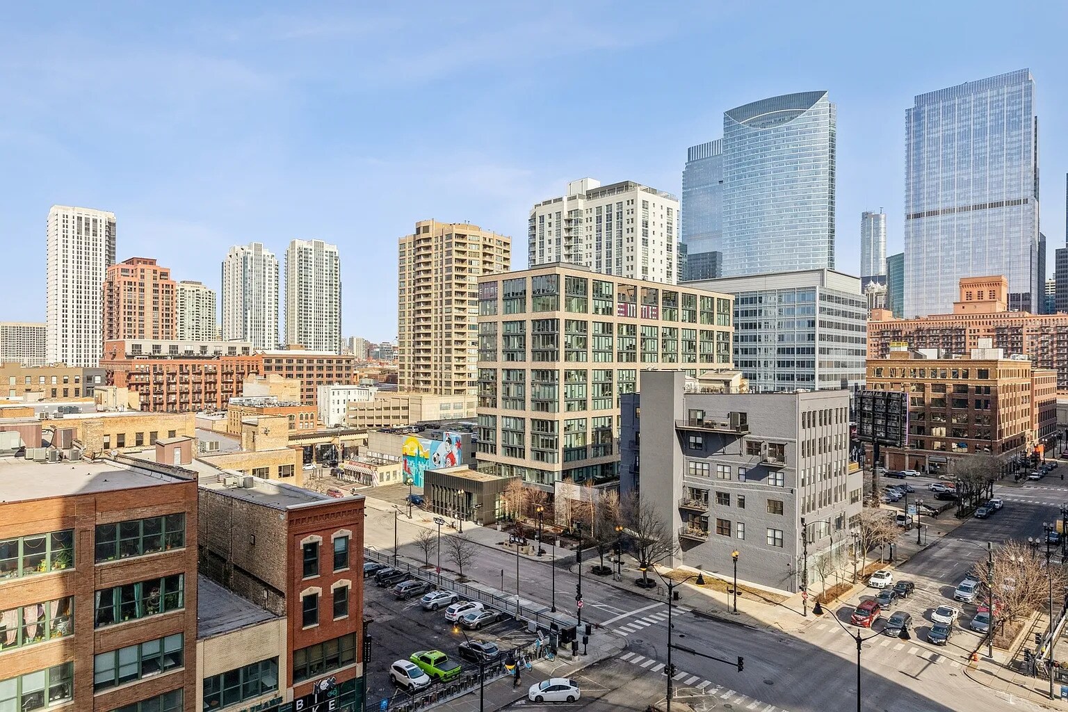 East View - 659 W Randolph St