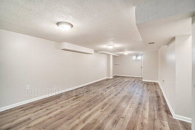 Building Photo - 1105 NE 67 Terrace