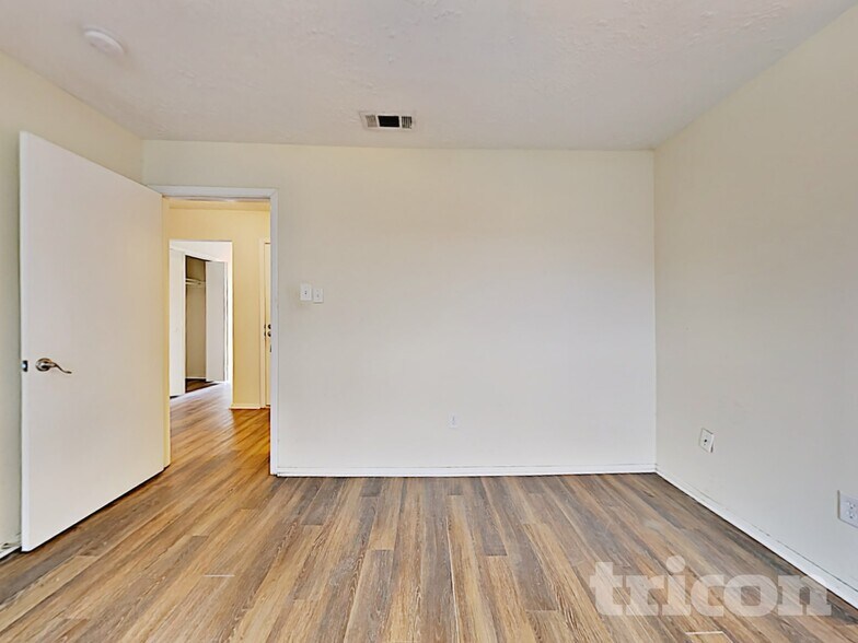 Building Photo - 7331 Millbrae Ln