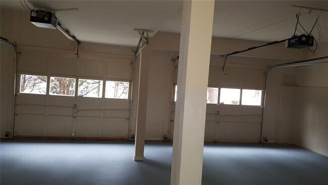 Building Photo - 3885 Waterford Dr