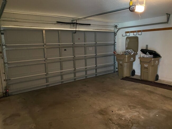 Building Photo - 15718 Bay Vista Dr