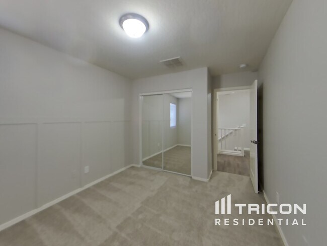Building Photo - 4360 E Carla Vista Dr