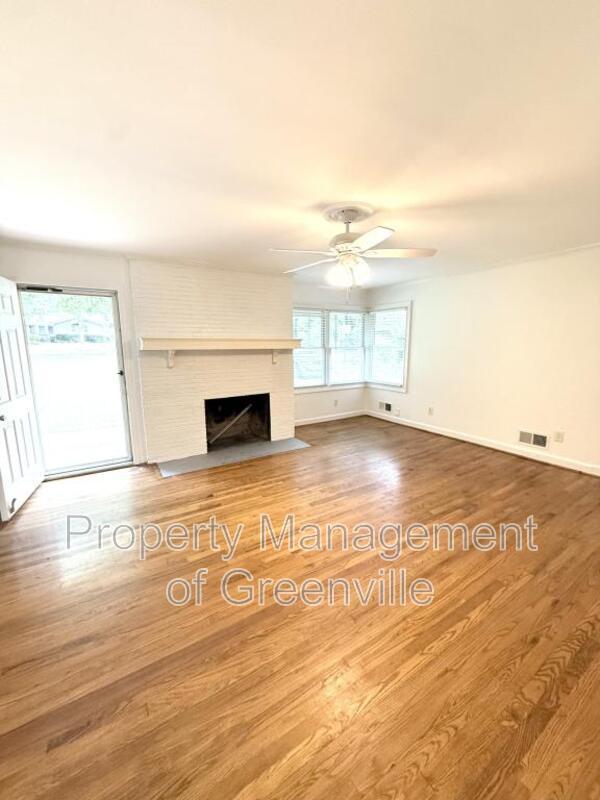 Building Photo - 205 W Lee Rd