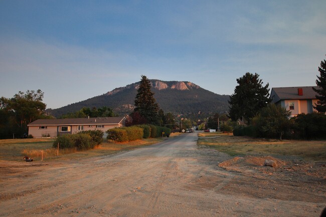 Great Views of Mount Helena - 921 Elizabeth St