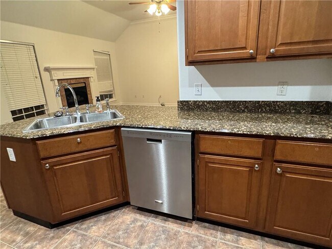 Building Photo - 285 Carrington Ave