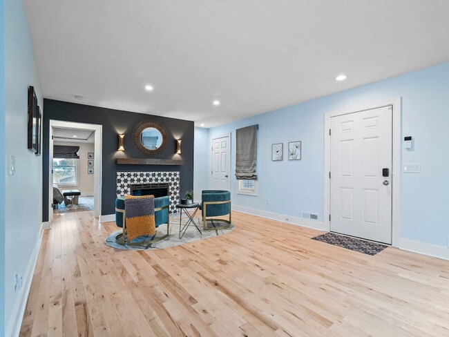 Building Photo - 32414 Lake Rd