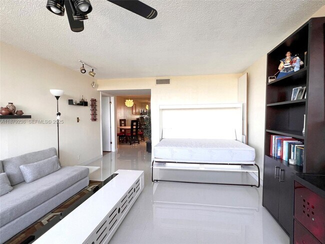 Building Photo - 16300 Golf Club Rd