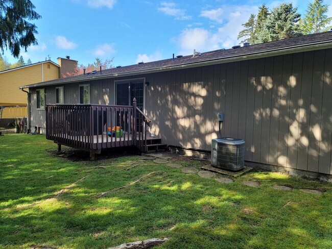 Building Photo - 3 bedroom home in great Keyport location!