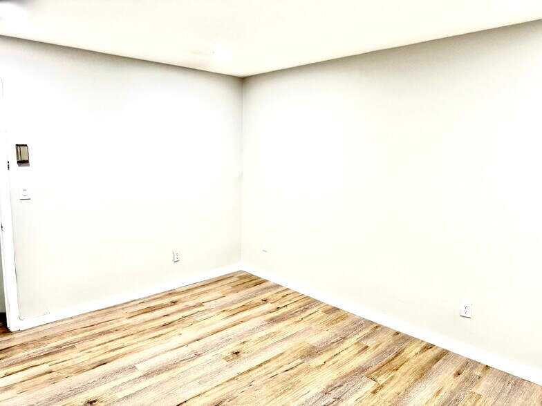 Building Photo - 11 Wild Oaks Rd