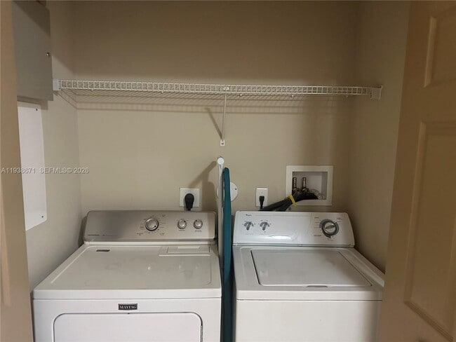 Building Photo - 5954 Royal Way