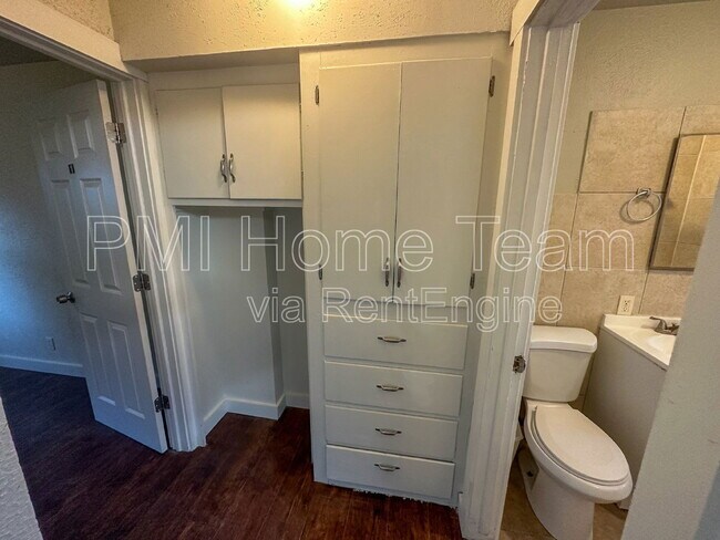 Building Photo - 889 Bel Mar Dr