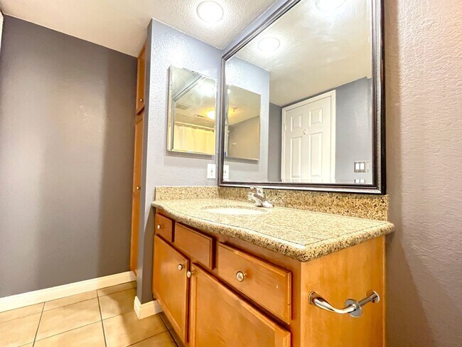 Building Photo - 1BR Condo with Private Balcony, Central A/C & Community Amenities in Corona