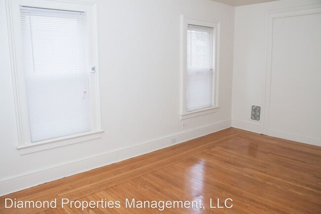 Building Photo - 4 br, 1.5 bath House - 266 Peck Street