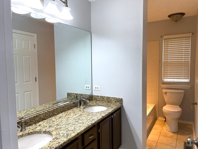 Building Photo - 1164 Lakewood Cir