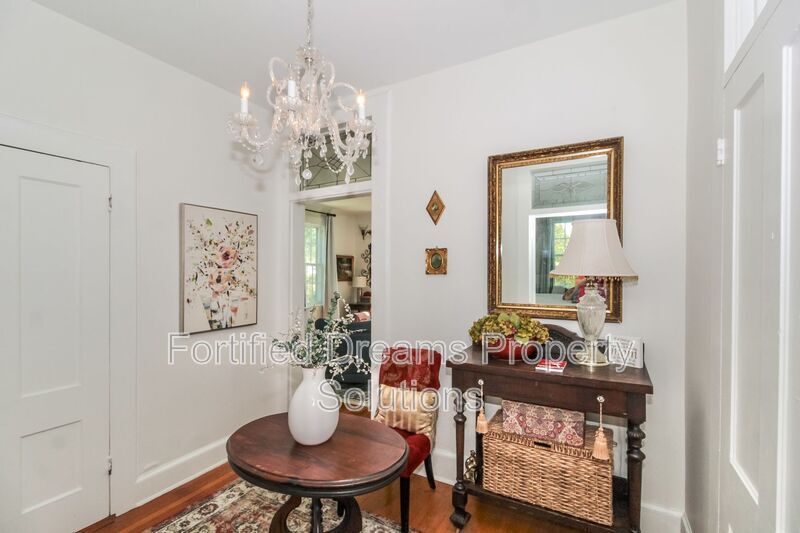 Building Photo - 205 S 5th Ave