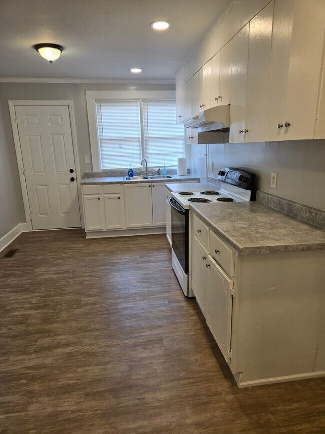 Building Photo - 4 Bedroom; 2 Bath home with Central Heatin...