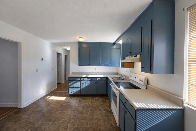 Building Photo - Charming 3 Bedroom 1 Bathroom Brick Home