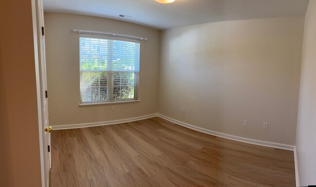 Building Photo - 83 Birkshire Way