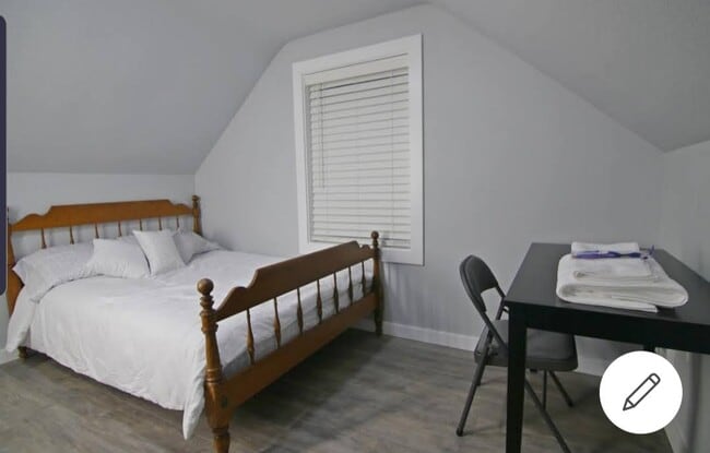 Building Photo - 2409 Grandview Dr W