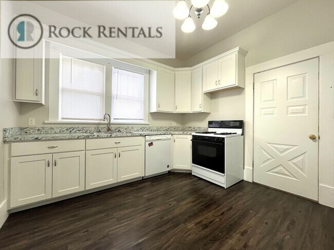 Building Photo - Recently Remodeled 3 Bed 1 Bath House