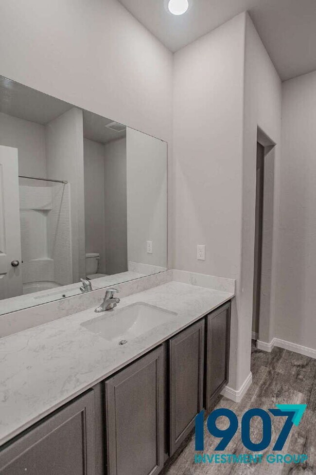 Building Photo - Stunning Modern 3-Bedroom Home in Newcastl...