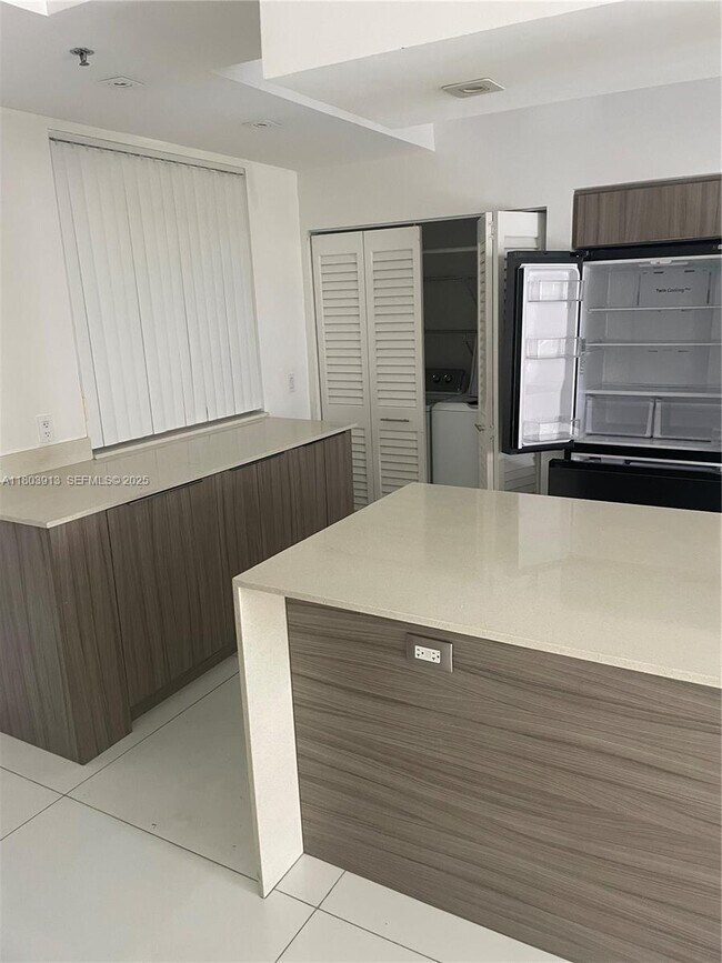 Building Photo - 3155 NE 184th St